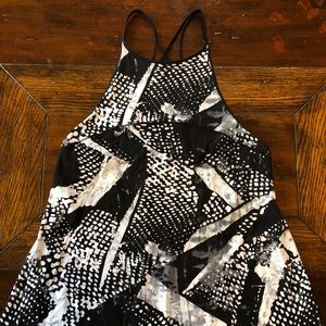 Lululemon black and white pattern strappy singlet